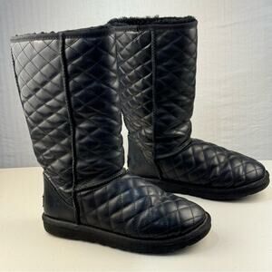 UGG Classic Short II Diamond Quilted Black Leather Boots Women’s Size 6 EUR 37
